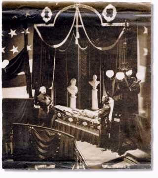 Lincoln's Open Coffin In New York