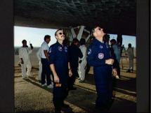 Columbia, STS-28 - Inspecting Tiles