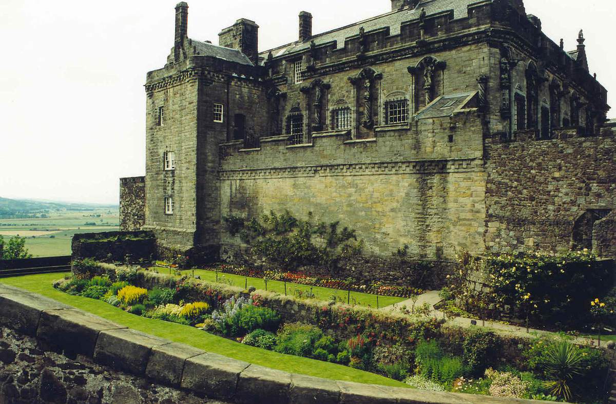 stirling-castle-key-fortress-in-scotland