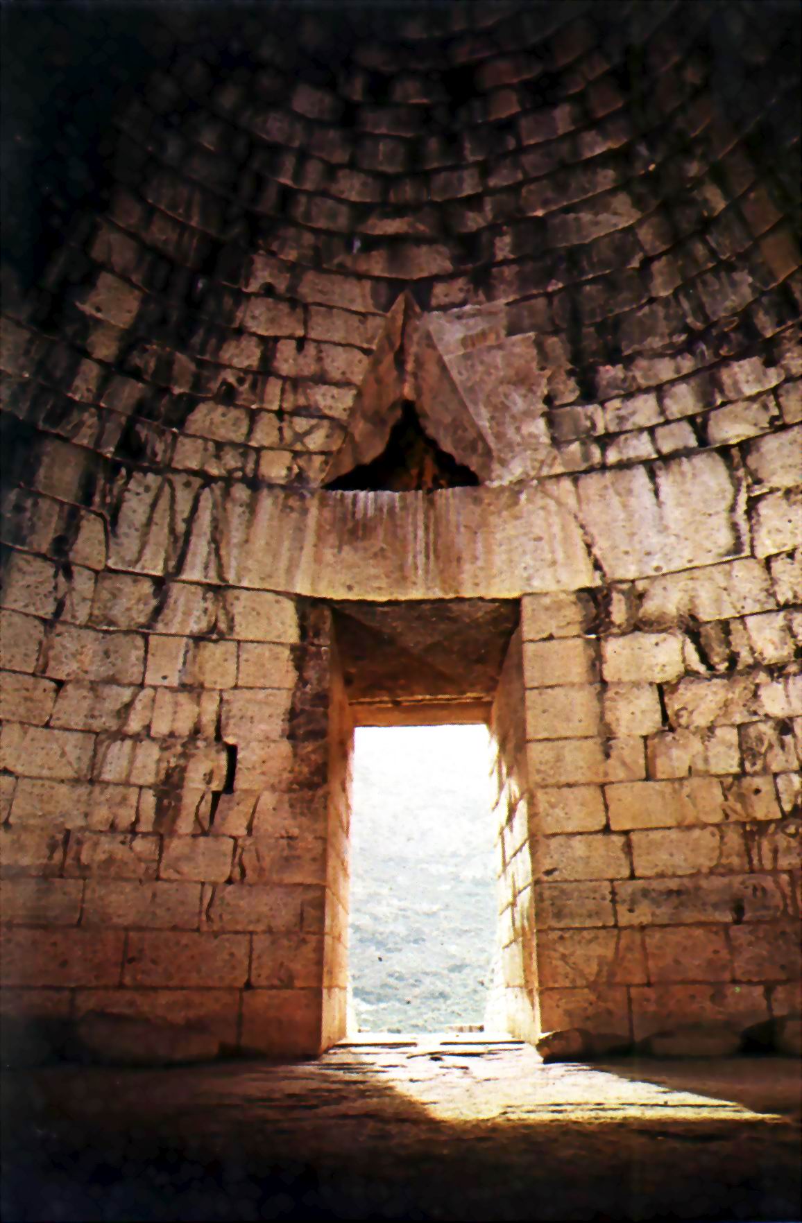 beehive mycenae tomb mycenaean tumba agamemnon interior schliemann greece atreo architecture grecia late bronze age tesoro agamenon minoan ancient famous