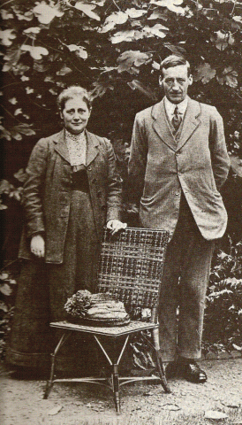 Beatrix Potter And Willie Heelis   53d5de2bc3.GIF