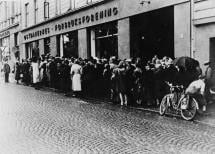 Food Lines in Norway during 1942